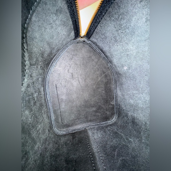 Louis Vuitton Black Epi Speedy 35 - Picture 11 of 17